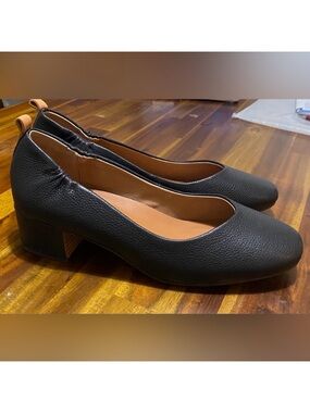 NWT Gentle Souls Black genuine Leather pumps very comfortable and cute. Size 10M